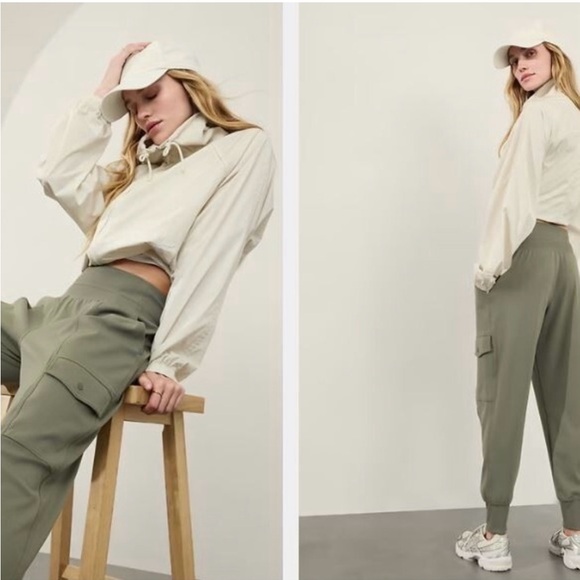 Athleta Venice High Rise Cargo Jogger - Small Petite Moss NWT *NEW* - Picture 4 of 8